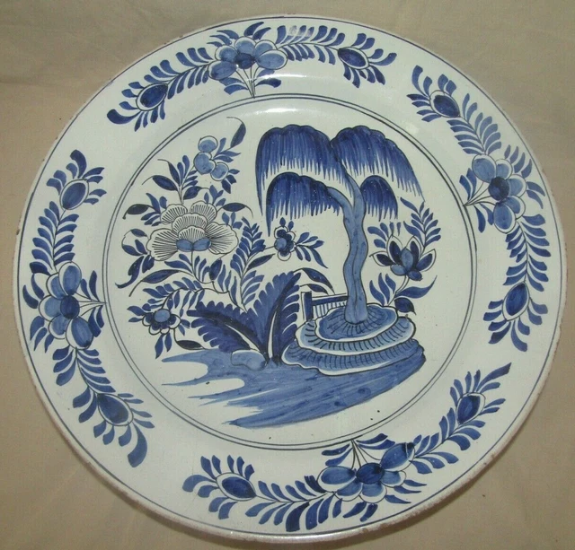 grand plat en  faience bleu et blanc  DELFT Monogramme AK delfts charger kocks ?