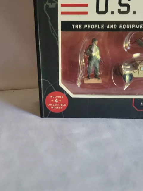 THUNDER BAY Collector's Series US Marines Illustrated Book & Collectible Toys 3