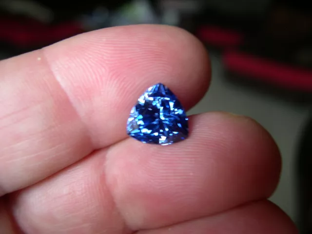 SUPERBE TANZANITE VERNEUIL TRILLION .IF...8x8mm et 2,50cts environ