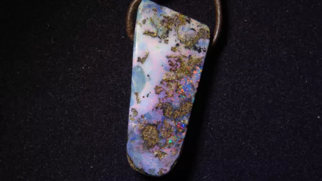 Boulder Opal Anhänger  aus Queensland, Australien, 33,7 Carat,  AC 7