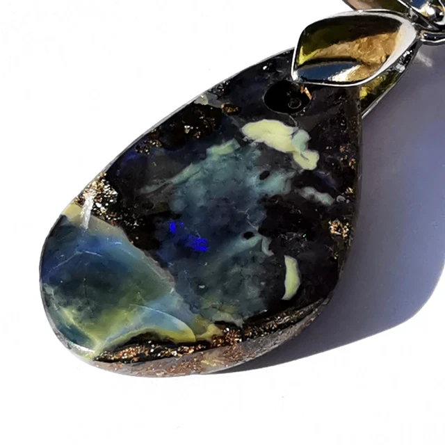 Pendentif opale boulder d'Australie Queensland bleu profond boulder opal