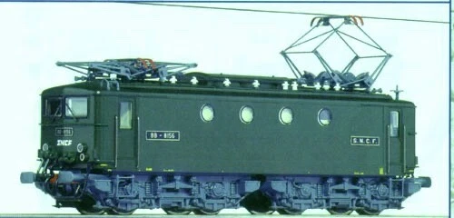 CC 14015 - livrée verte - 2 fanaux