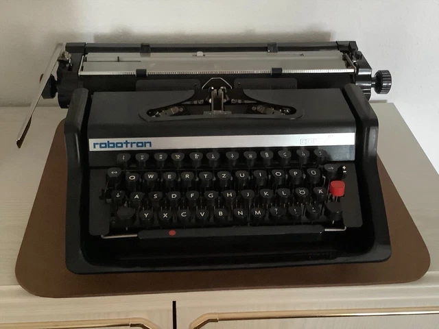 Schreibmaschine Robotron Comfort 125 von 1981, unbenutzt, mit Koffer