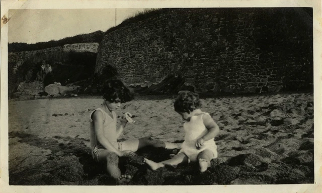 Photo Ancienne Originale – Garçon à Vélo Plage Knokke 1949 – Tirage Argentique N&B