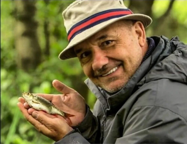 bob mortimer hat in gone fishing