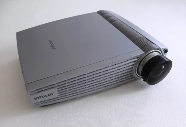 InFocus LP 130 DLP projector 1100 lumens - fully working with cables