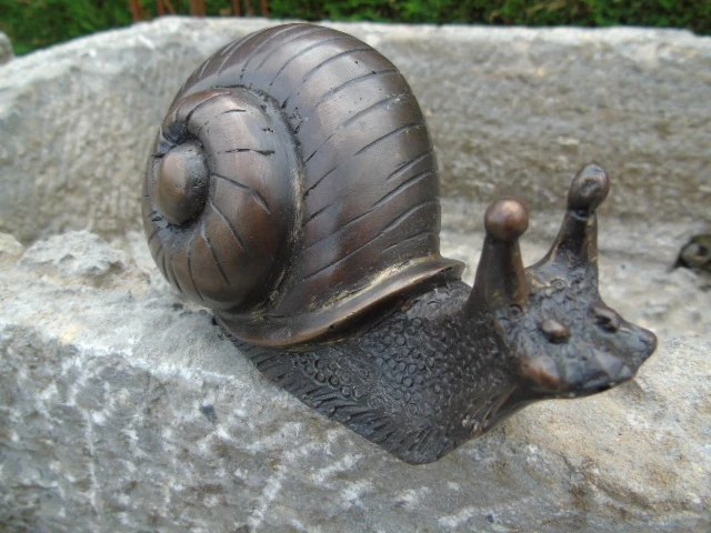STATUE D UN escargot jet d eau en bronze , étang , fontaine EUR 70,00