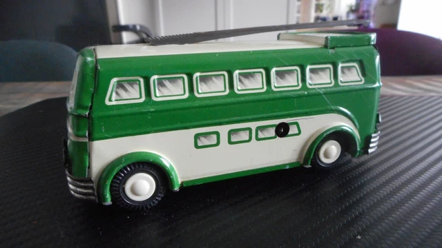 JOUSTRA 2011 F Autobus Trolleybus Broadway vert mecanique tole 1/43 BE EUR 130,00 - FR