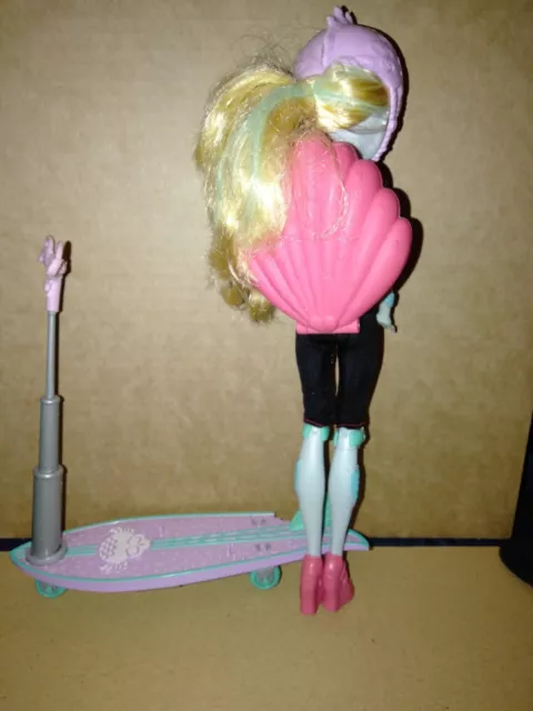 Monster High Lagoona Surf To Turf Doll Set 3