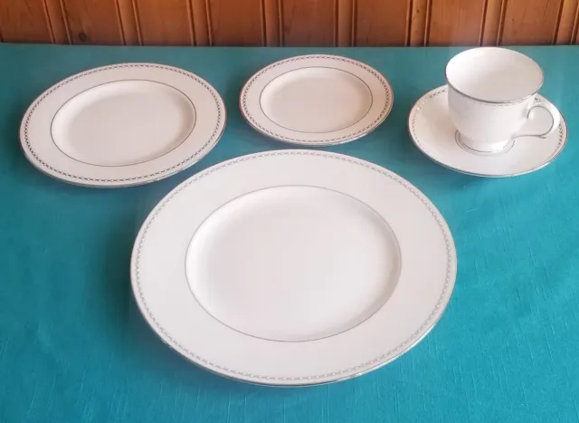 New In Box Lenox Pearl Platinum Bone China 5-Piece Place Setting