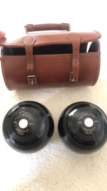 Pair of Vitalite Bias 3 Lawn Bowls Size 5 1/16 With Carry Case