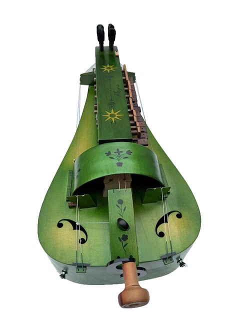 Bois d'érable couleur verte 6 cordes 24 touches vilebrequin, joli dessin. Bon son 7