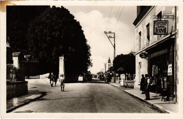 CPA Chaumont sur Loire Entree du Chateau et grande Rue FRANCE (1287871)