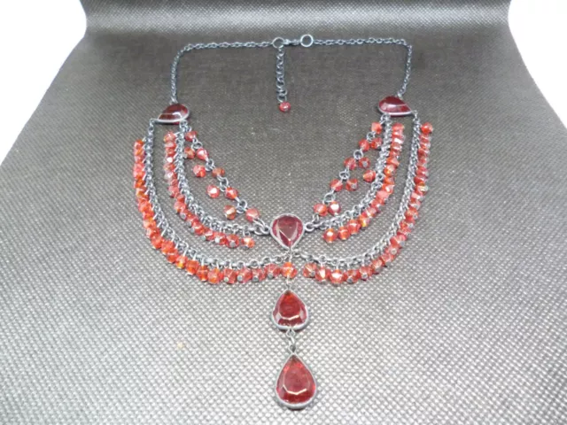 Magnifique collier draperie Victorien, perles de cristal rouge et métal noirci