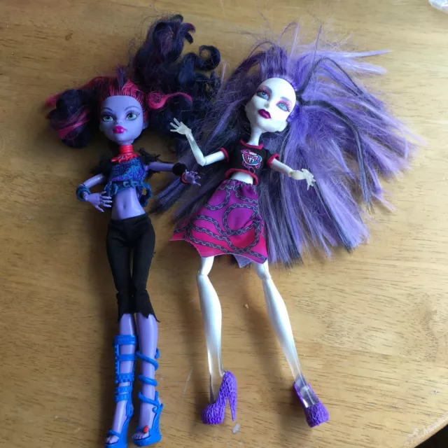 Monster High Spectra Vondergeist + Jane Boolittle Puppen weiß lila rosa. 2008