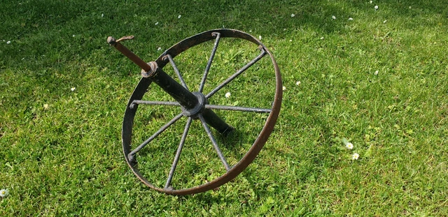 Roue à Tracer Vintage Avec Manche En Bakélite - Ancien Outil De Couture/patronnage