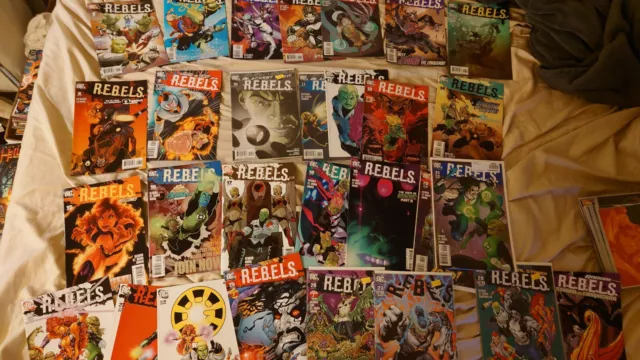 Juego completo R.E.B.E.L.S 1-28 más cómics anuales de 1 DC 2009 (RE01) rebeldes