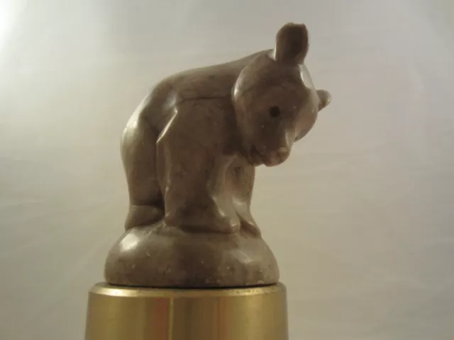 SÜßER KLEINER RUNDER FETTER BÄR BEAR SOCKEL FIGUR SKULPTUR STATUE STEIN MASERUNG