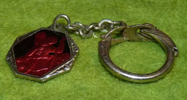 Ancien porte clés Saint Christophe & Sainte Vierge  métal émaillé rouge  Keyring