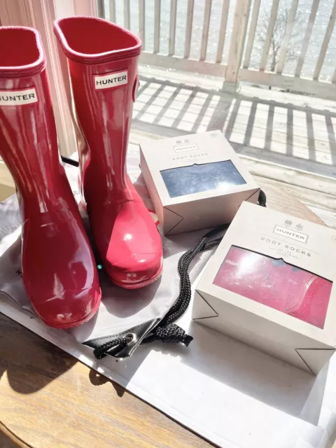 Hunter Original Short Flare Red Gloss Rain Boot Womens Size 8 With 2 pairs Socks