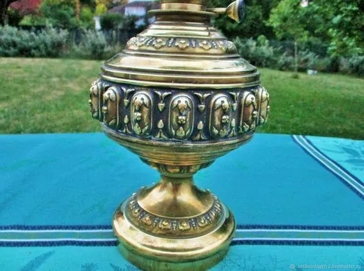 Ancienne lampe à pétrole baroque en laiton XIXe Antique kerosene lamp Baroque