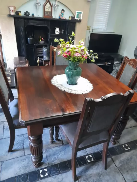 Beautiful, Victorian Mahogony, wind out extendable table and 4 chairs.
