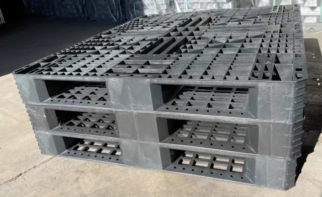 Plastic Pallets stackable 48X40 Freight Available READ DESCRIPTION