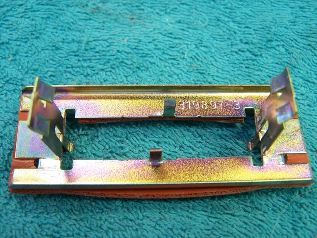 M* CARRIER BRYANT HOT Surface Igniter bracket with gasket