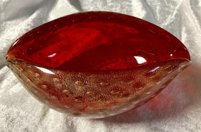 Murano-Glas -  Aschenbecher - Mid Century -  Blasen und Goldstaub in rot