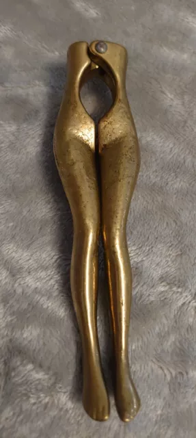 ANCIEN CASSE-NOIX EN bronze laiton jambes de femme EUR 80,00 - PicClick FR