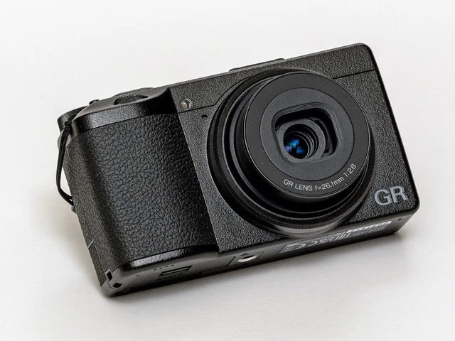 Ricoh GR IIIx 24MP f/2.8 40mm APS-C Compact Digital Camera - Excellent Condition