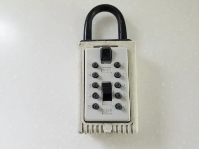 GE Supra Pushbutton Hanging Lockbox 4 Digit Pin Combination