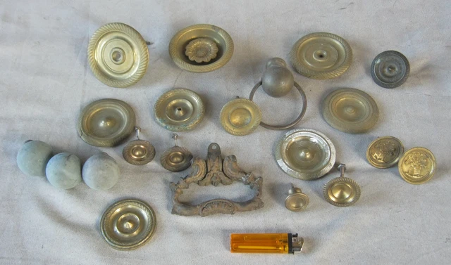 ANCIENNE POIGNÉE DE commode en bronze Empire XIX ème s EUR 10,00