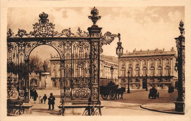 NANCY Artistique - Place Stanislas - Grilles de Jean Lamour -prise rue Gambetta