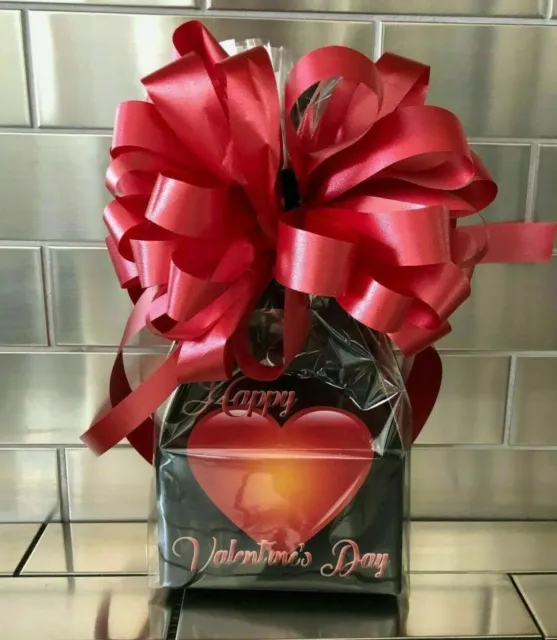 Caja de regalo del Día de San Valentín canasta con 1/2 libra de galletas y arco y tarjeta rojos