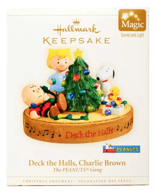 Deck the Halls Charlie Brown NEW SNOOPY Peanuts Hallmark 2006 Ornament MAGIC