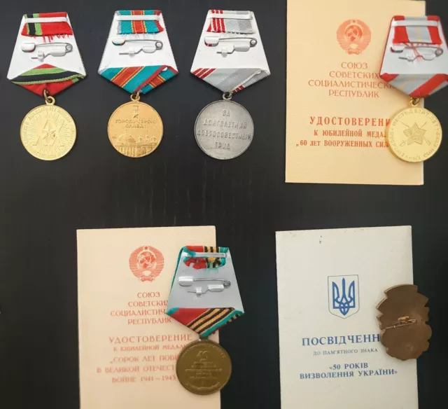 LOTE DE 8 Medallas y Distintivos Soviéticos de la URSS con 5 Certificados... 2