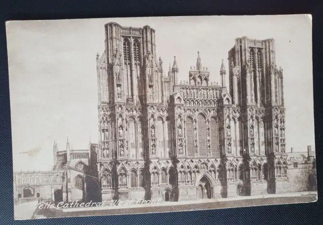 Unposted Vintage Friths Series Postcard - Wells Cathedral, West Front b2