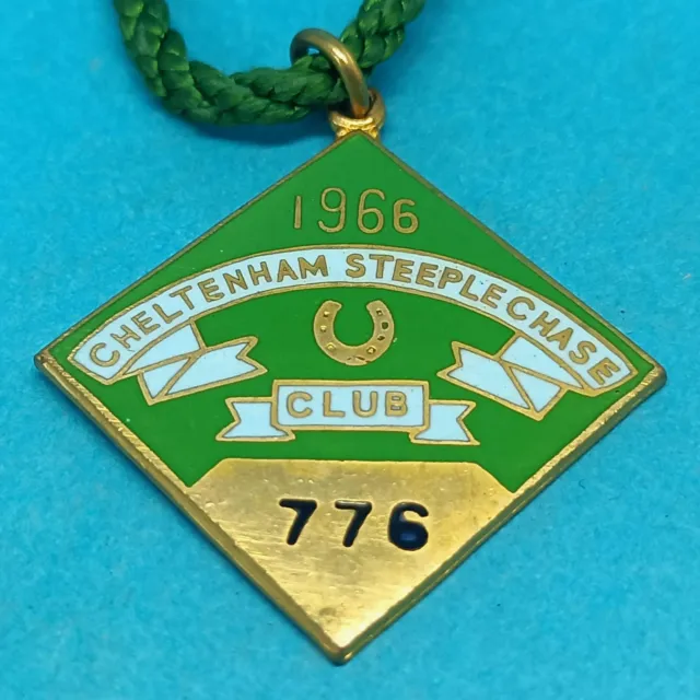 Cheltenham Horse Racing Members Badge - 1966
