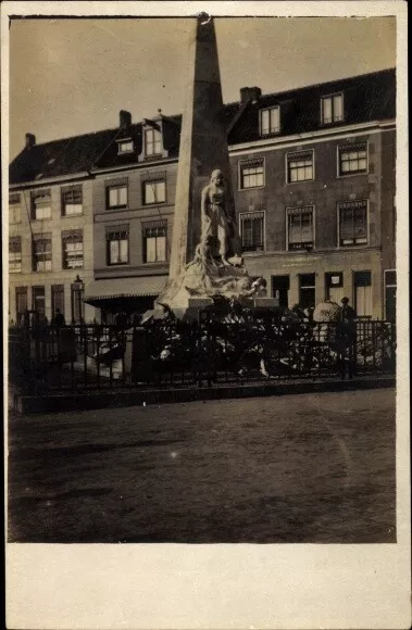 Foto Ak Den Helder Nordholland, Markt, Denkmal - 2917463