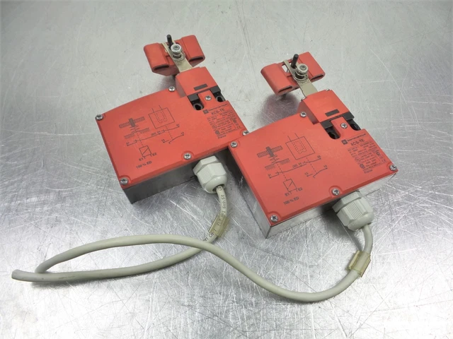 Lot of 2 Telemecanique XCS-TE Safety Switch With XCS-713 Key