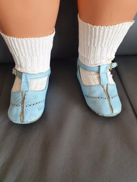 Anciennes CHAUSSURES en cuir souple  pour Grande Poupée