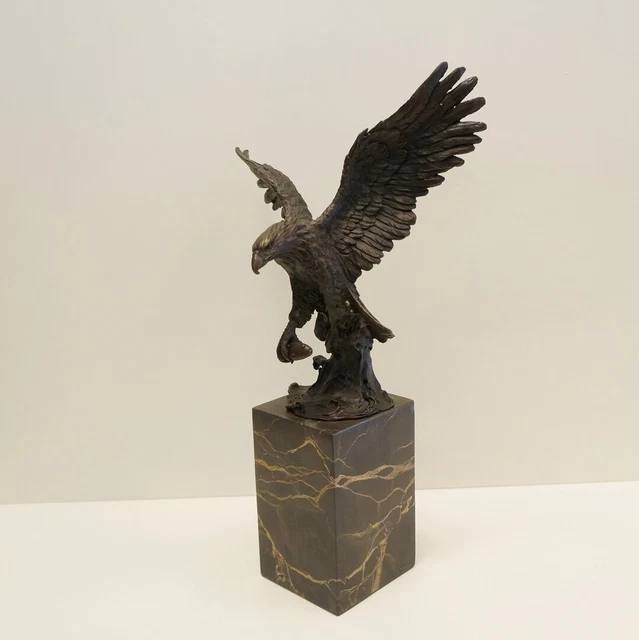 Estatua Águila Pájaro Fauna Art Deco Estilo Art Nouveau Estilo Bronce sólido Fir
