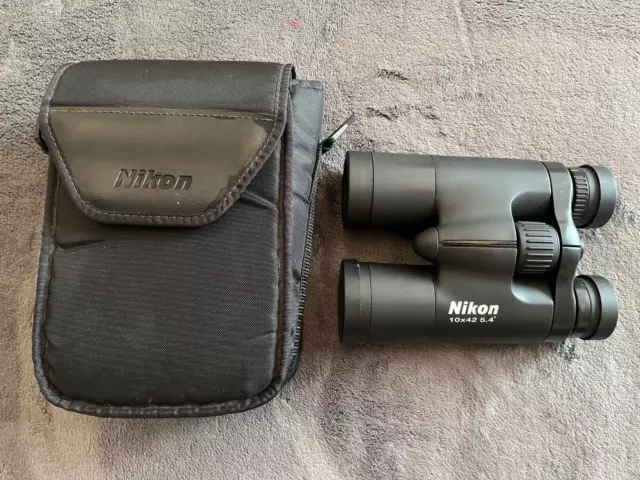 NIKON 10x42 - 5.4 Fernglas mit Tasche  -- Guter Zustand