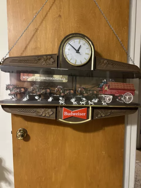 Vintage 1970’s Budweiser Clydesdales clock w/ Wagon Hanging light.