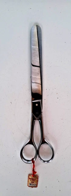 ANCIENS    CISEAUX   COUTURIERE    NEUF  HT 9CM