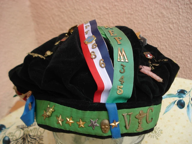 Rare Pins Pin's .. Art Universite Faluche Empire Aigle Ecole