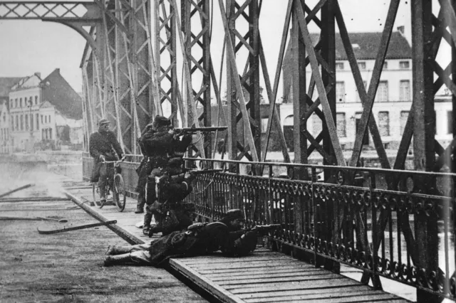 WW1 - War 14/18 - 1914 - Belgians resist and blow bridges
