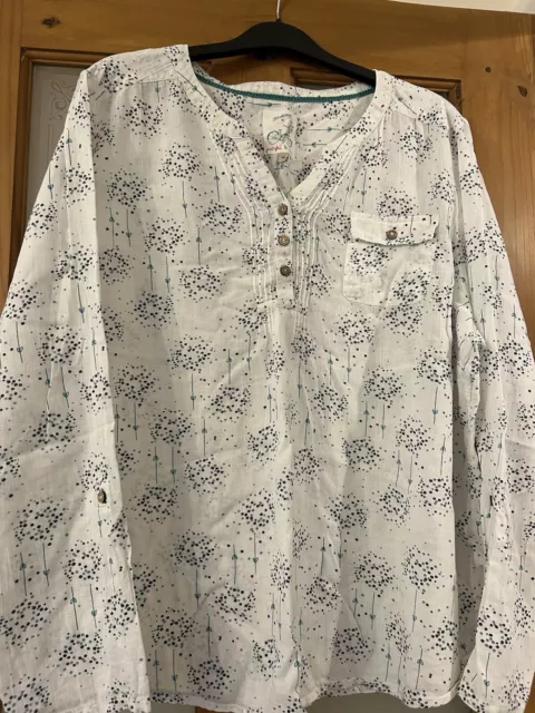 LADIES MANTARAY WHITE Pretty Floral Pattern Blouse Size 18 Viscose Debenhams 12.99 PicClick UK