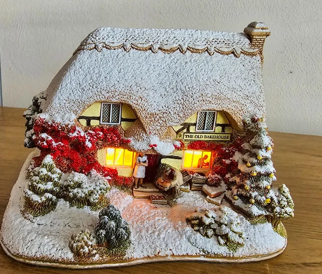 LILLIPUT LANE ILLUMINATED Cottage 